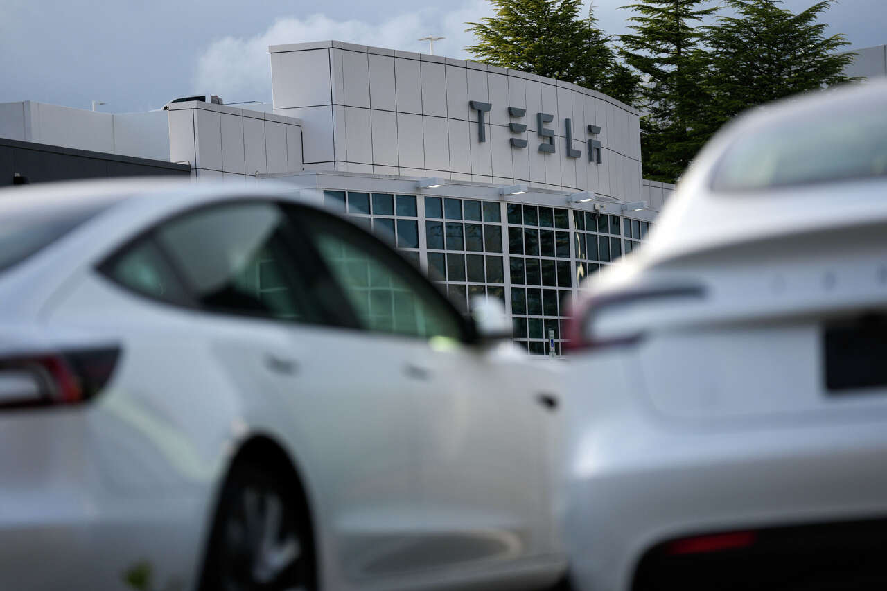 Tesla reports rising revenue amid talk of a merger with SpaceX