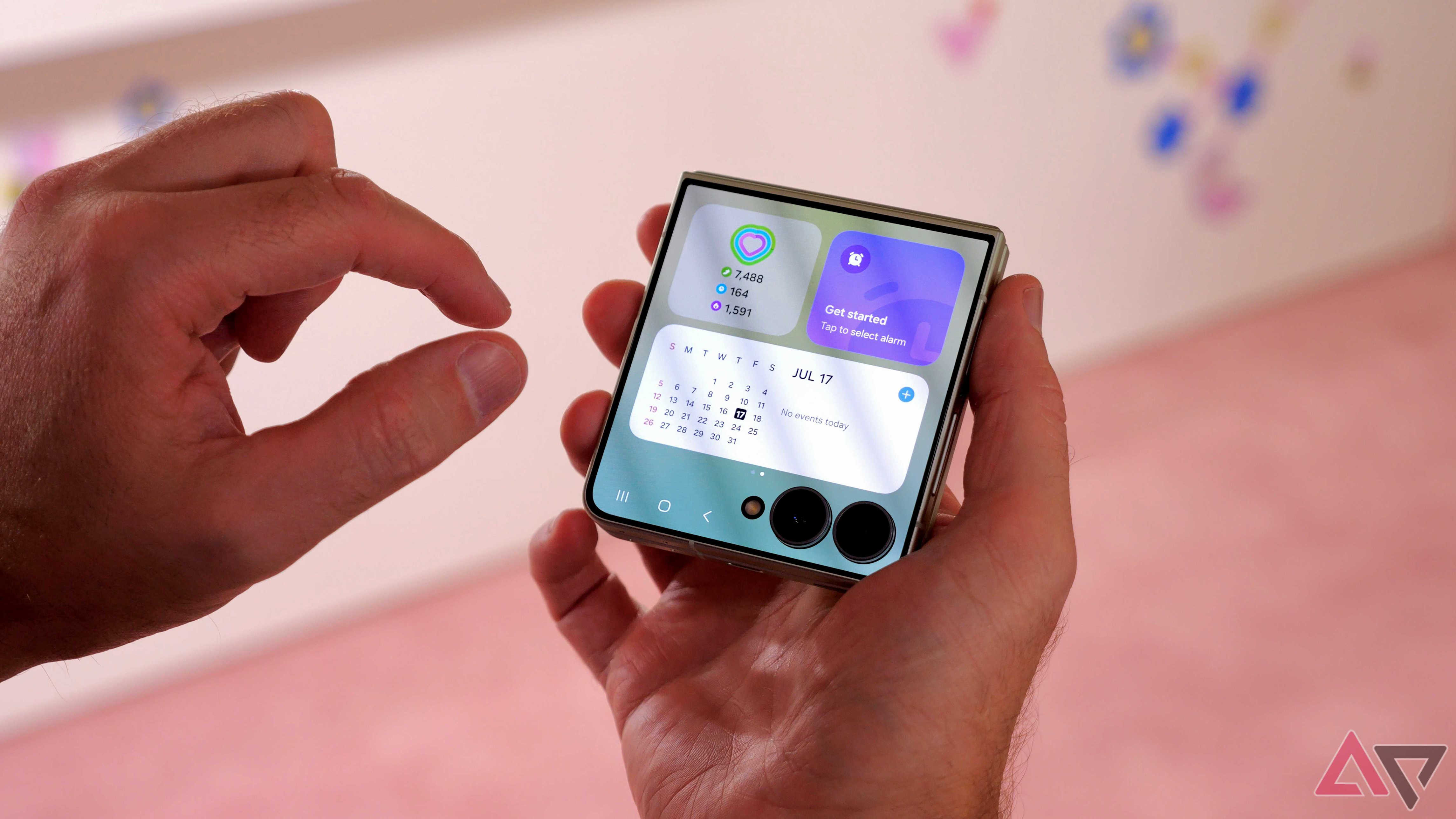 The Samsung Galaxy Z Flip 8's cover screen