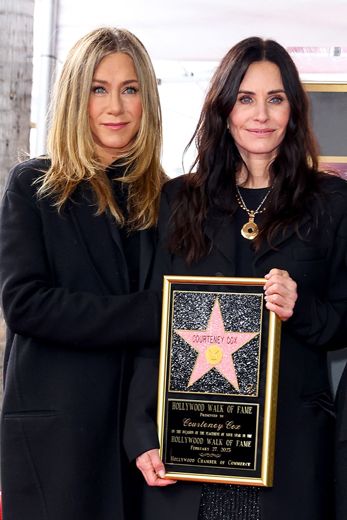 Proof Jennifer Aniston Will Be There for Friends Costar Courteney Cox