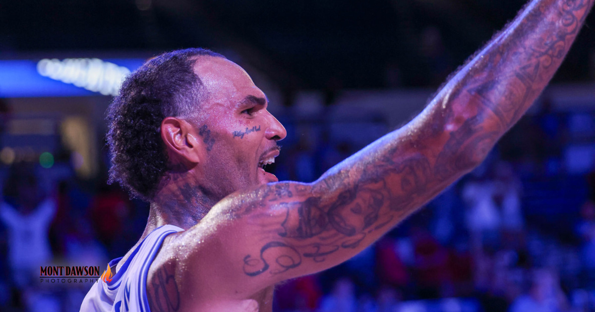 Battling injury, Willie Cauley-Stein took on the challenge of defending Montrezl Harrell