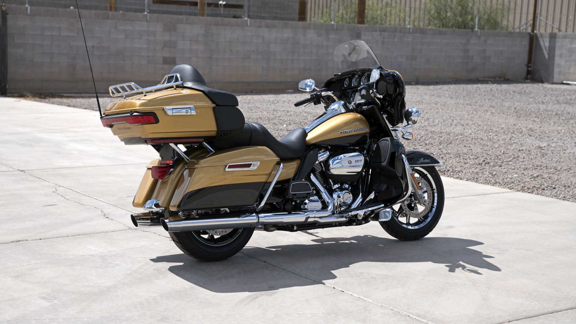 A rear three-quarter shot of the 2017 Harley-Davidson Ultra Limited