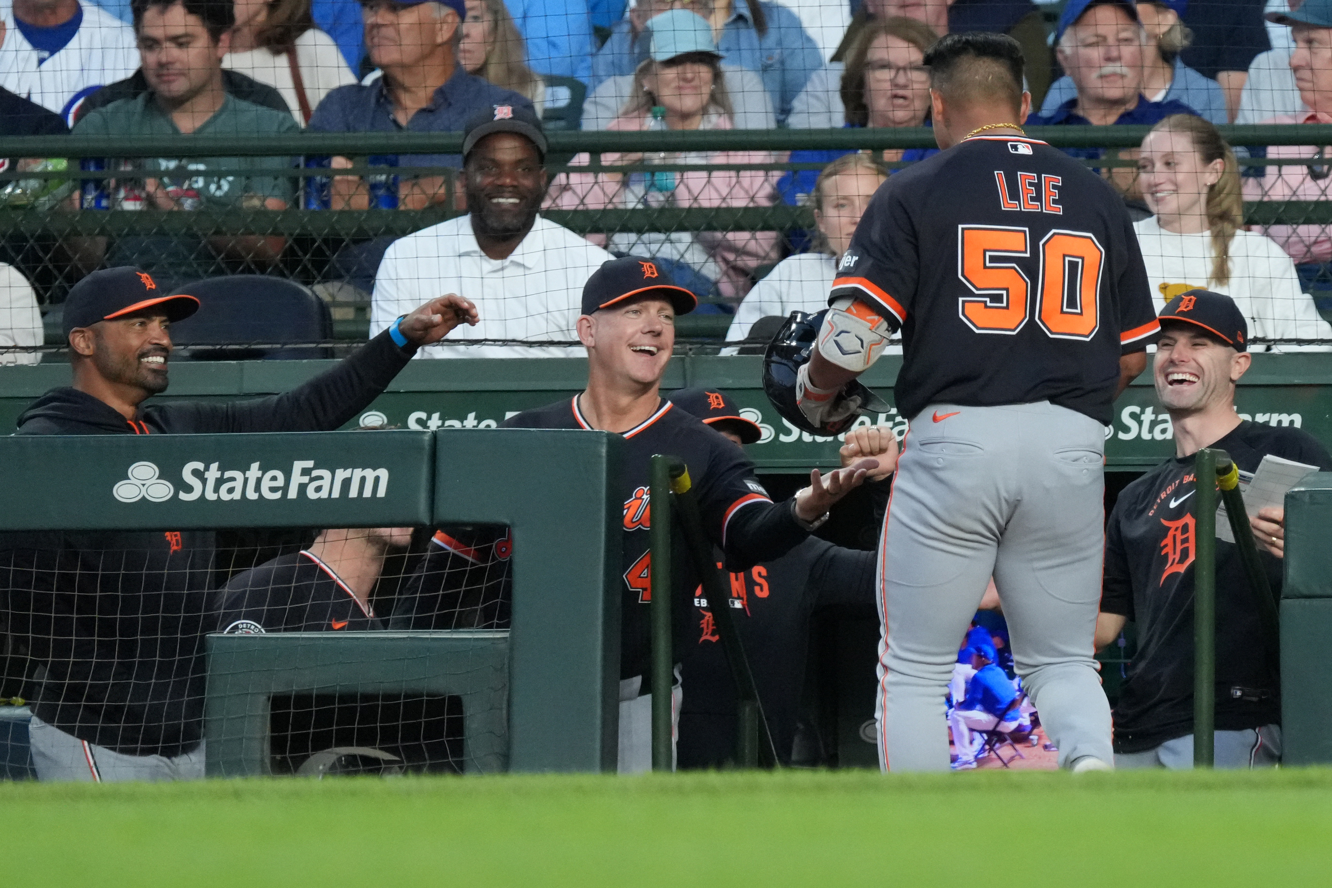 Detroit Tigers' Hao-Yu Lee, of Taiwan, right, is greeted at the dugout after hitting a three-run homer against the Chicago Cubs during the fourth inning of a baseball game Wednesday, July 22, 2026, in Chicago. (AP Photo/David Banks)