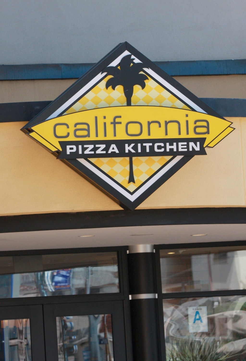 Iconic California restaurant chain offers brutal takedown of home state