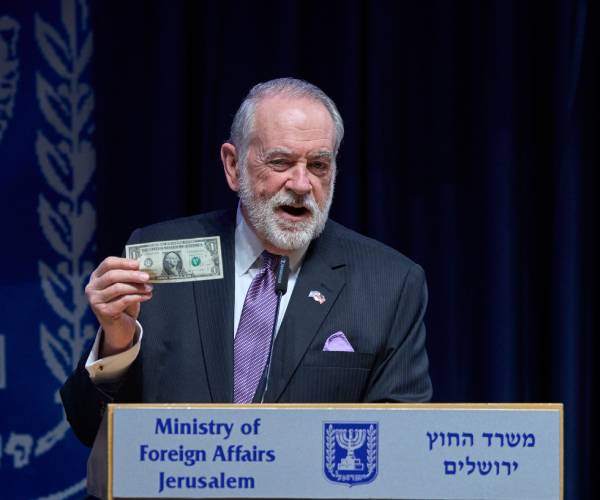 Huckabee to Newsmax: Mamdani can't arrest Netanyahu