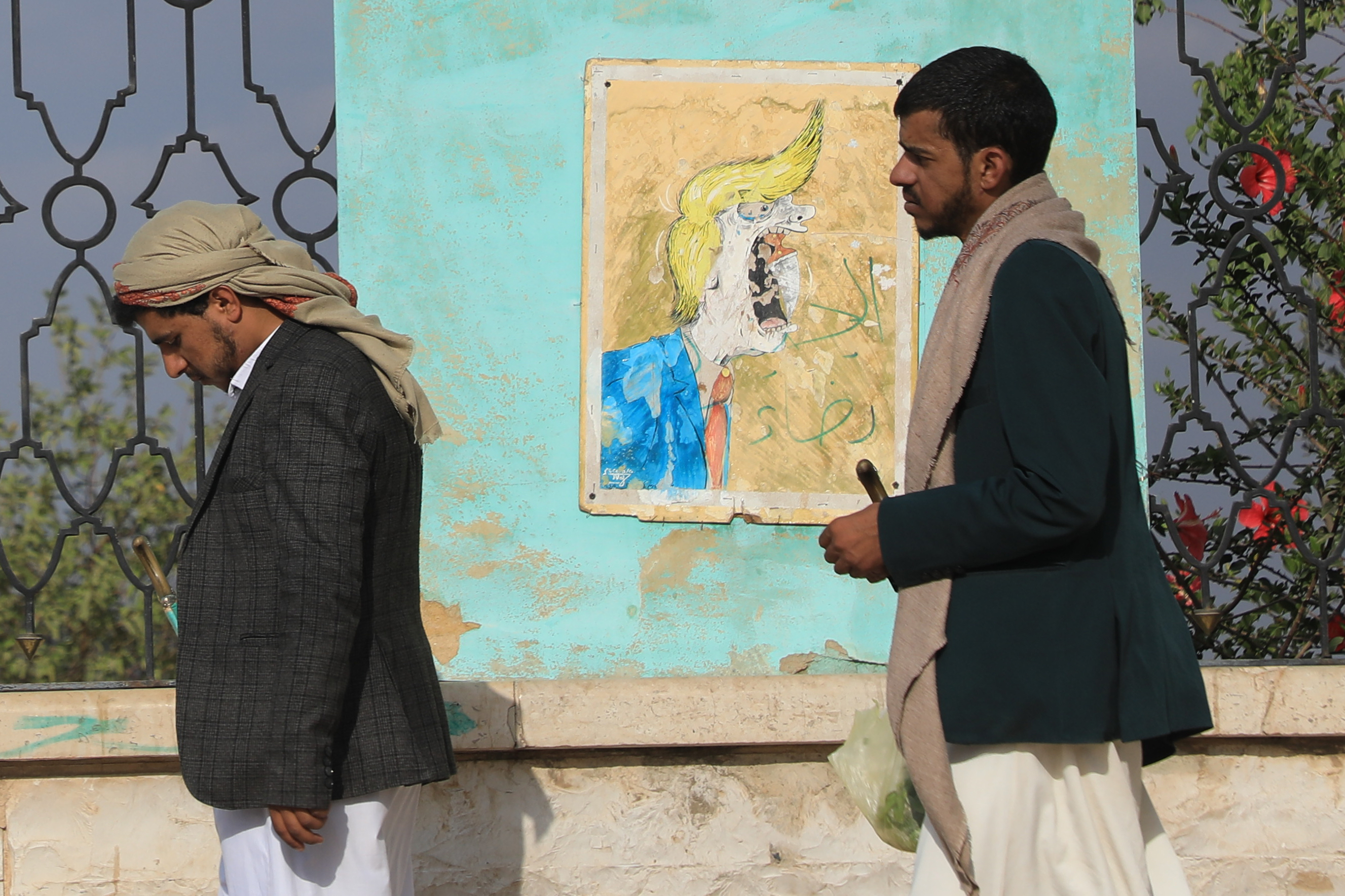 Between hope and fear: Yemenis react to Houthi blockade on Saudi Arabia