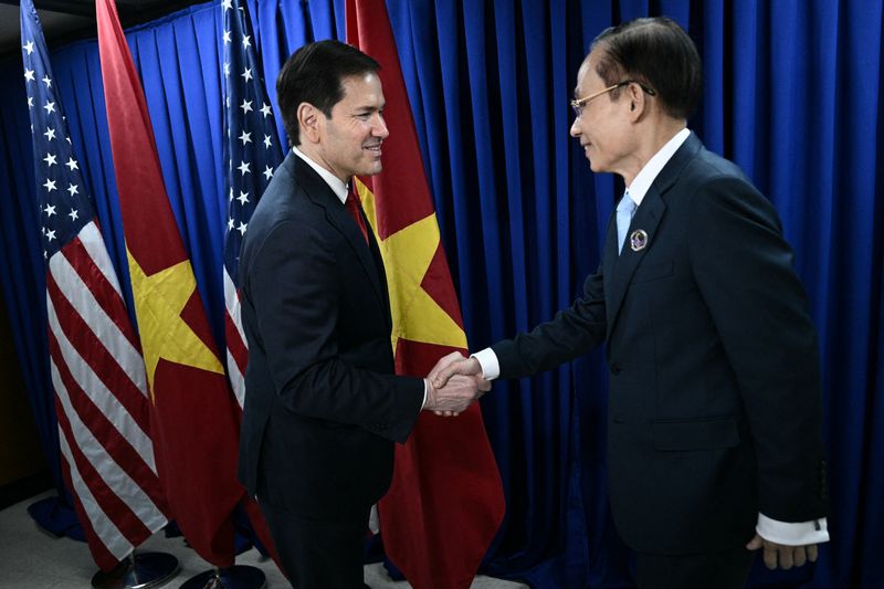Vietnam reaffirms trade talks, urges US to conclude trade investigation