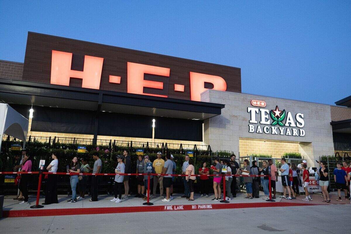 H-E-B just opened its first Murphy location. Here's what you can get.