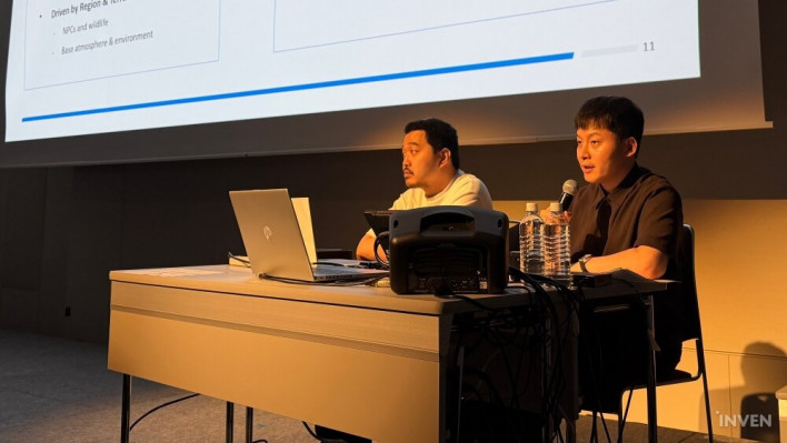 (From left) Pearl Abyss Director Doo Seung-bin and Director Kim Hyun-kyum ©INVEN