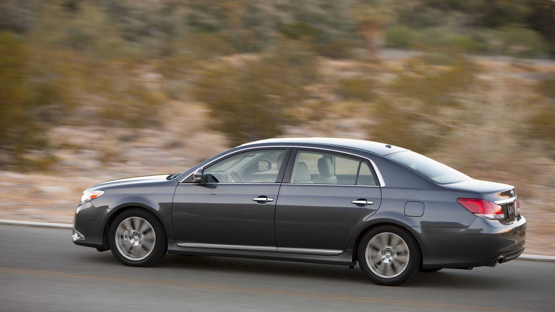 2011-2012 Toyota Avalon side shot driving on road