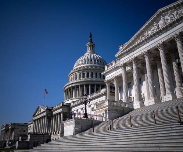 Senate eyes funding deal to avoid shutdown