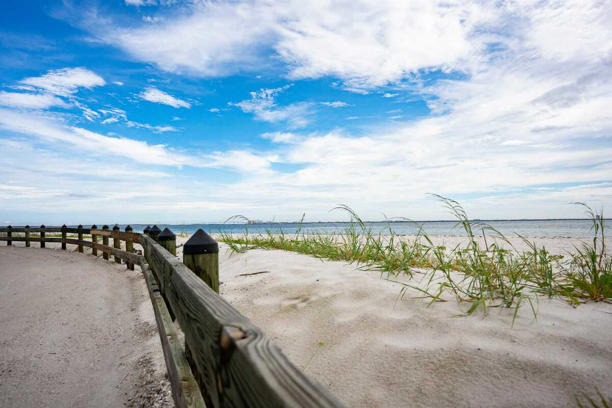 Đảo Sanibel. Ảnh: Reuters