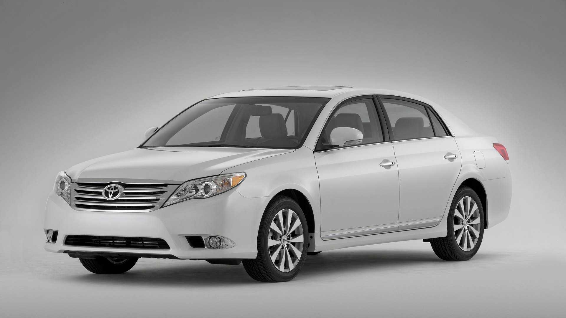 2011-2012 Toyota Avalon front 3/4 shot parked in studio