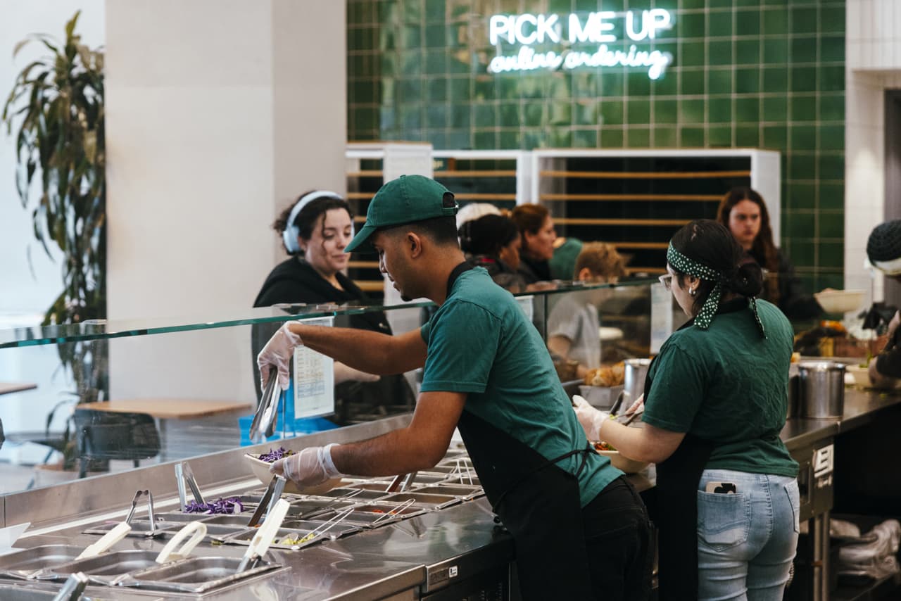 Restaurant stocks fall again as new cyclospora outbreak adds to concerns