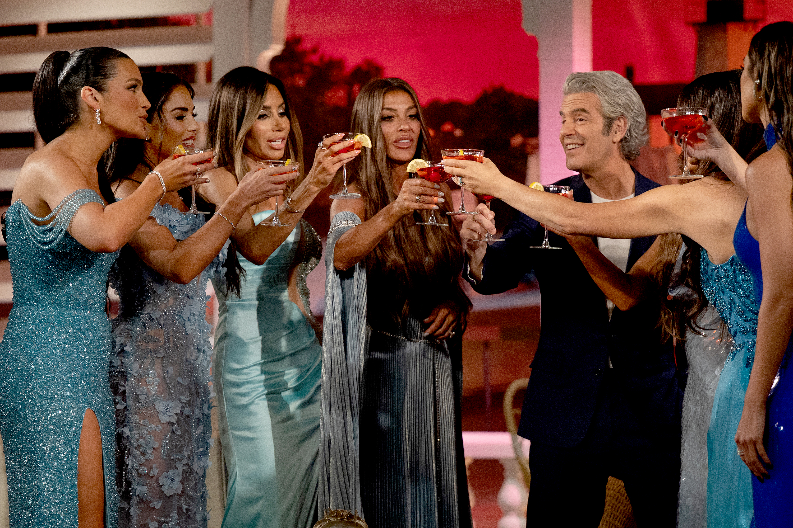Ashley Iaconetti, Rosie DiMare, Rulla Nehme Pontarelli, Liz McGraw, and Andy Cohen toasting with cocktails during 