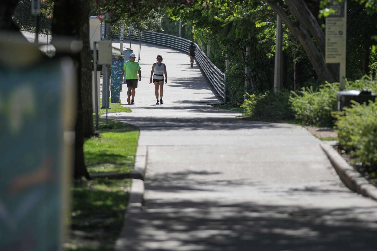 Houston opens 112 cooling centers during extreme heat warning. Here's how to stay safe.