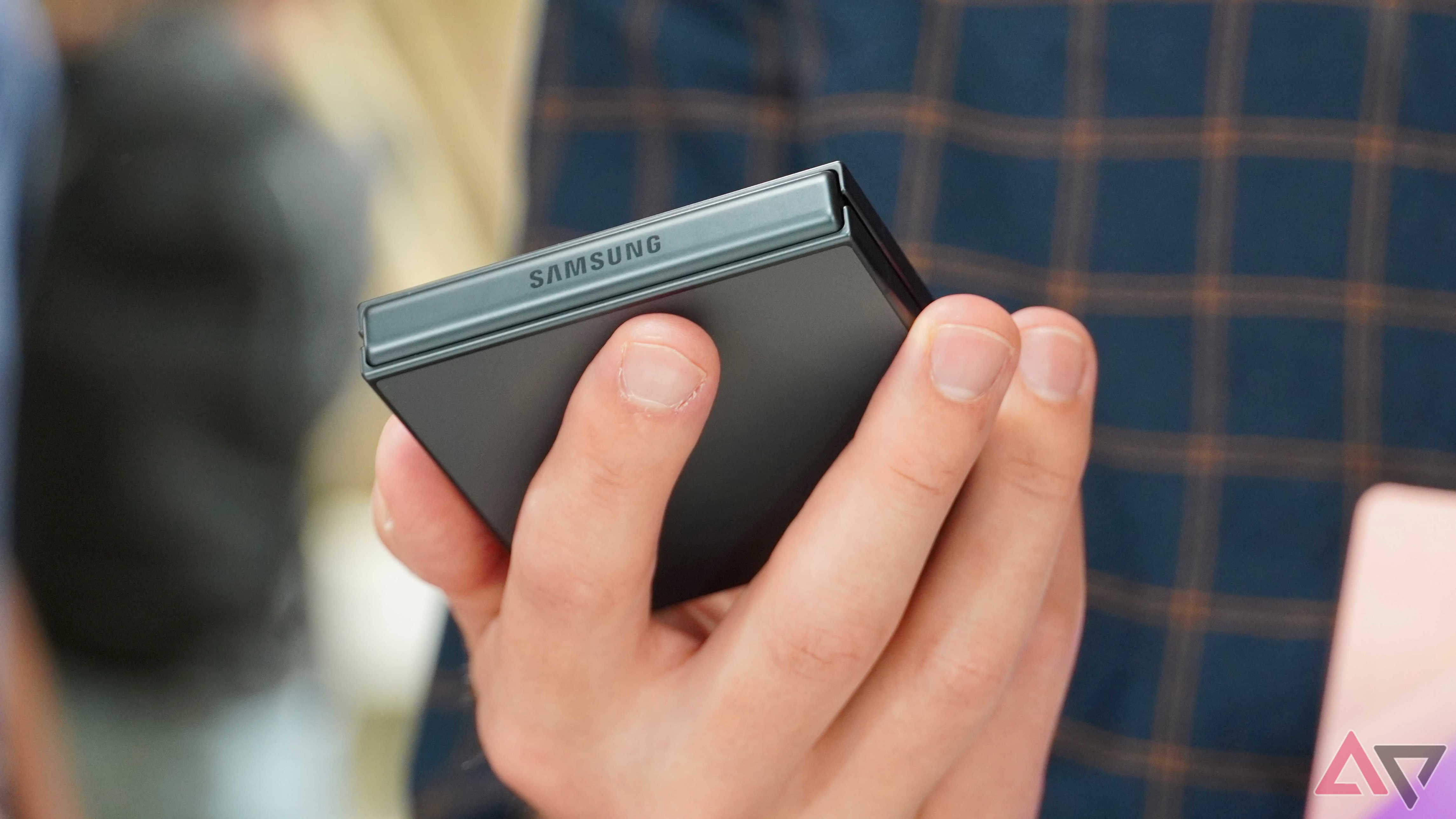 The Samsung Galaxy Z Flip 8's hinge