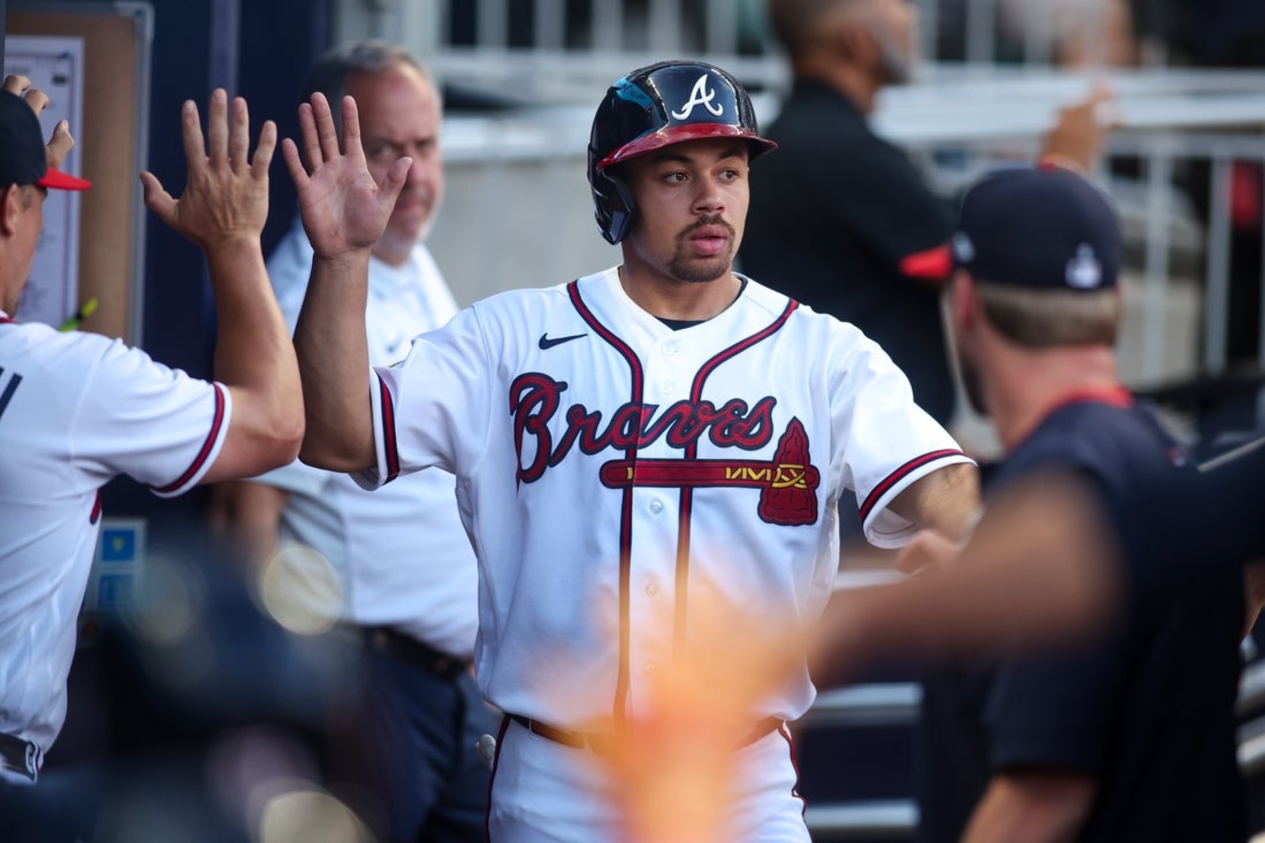 Braves' big eighth inning tops Padres' rally in ninth