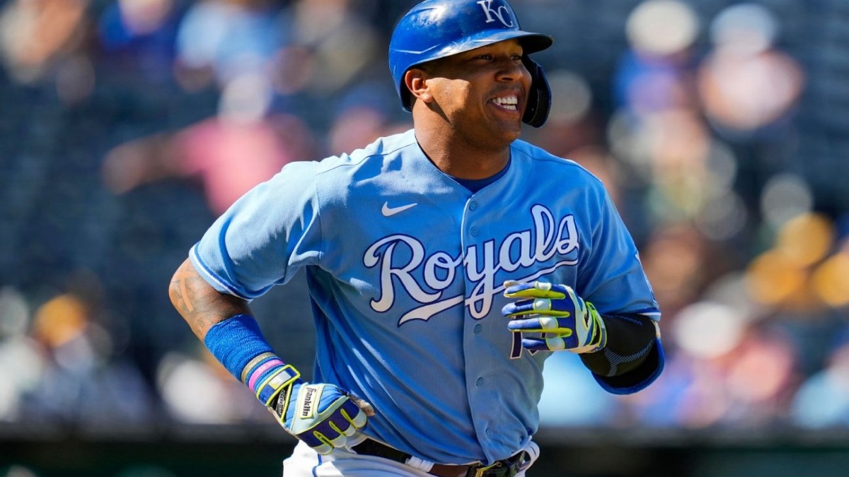Salvador Perez ties George Brett's Royals home run record in historic victory