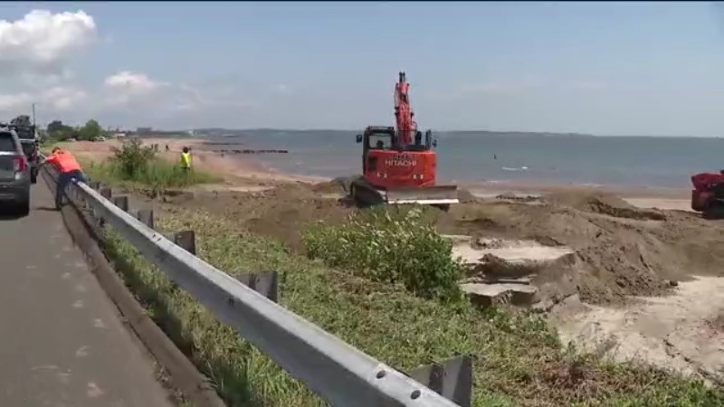 Connecticut municipalities clean up day after storm