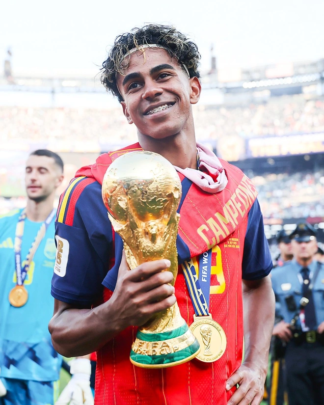 Bộ sưu tập túi hiệu của Lamine Yamal tại World Cup