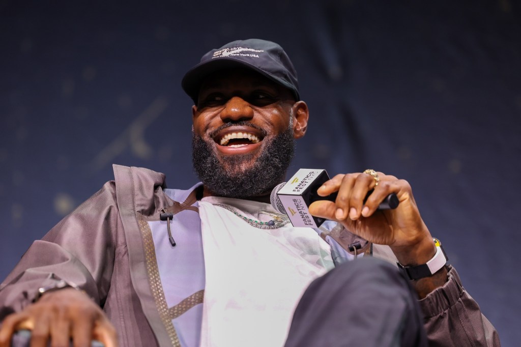 Lakers legend’s brutal reality check for LeBron as he keeps NBA waiting