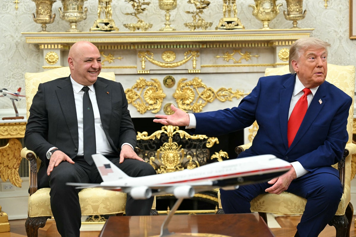 Trump has put model planes all over the Oval Office, video reveals