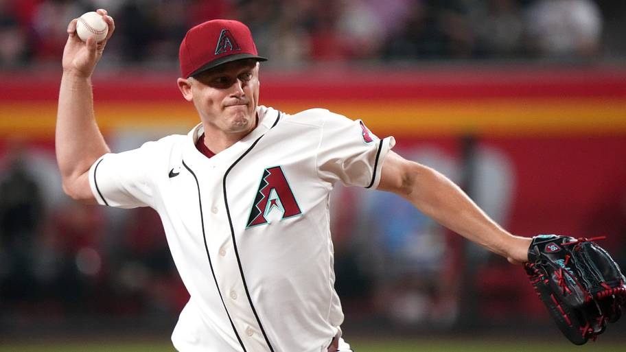 Arizona Diamondbacks right-hander Paul Sewald (38) pitches against the St. Louis Cardinals at Chase Field in Phoenix, on July