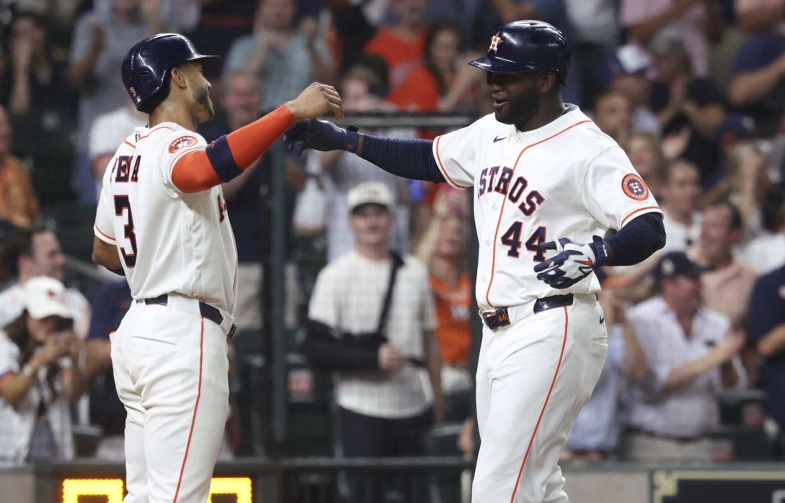 Yordan Alvarez, Astros power past skidding Marlins