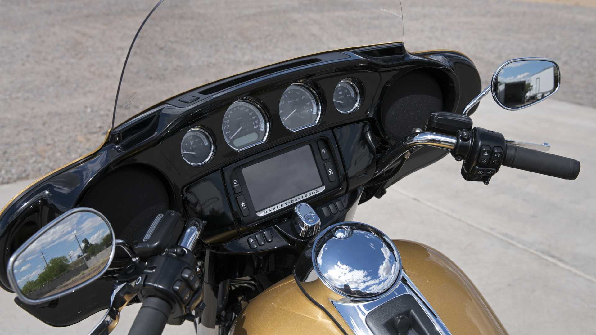 A close-up shot of the 2017 Harley-Davidson Ultra Limited's cockpit