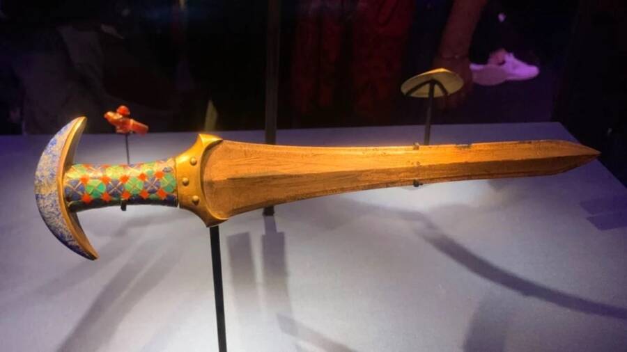 Ancient Egyptian Princesses Buried With Weapons