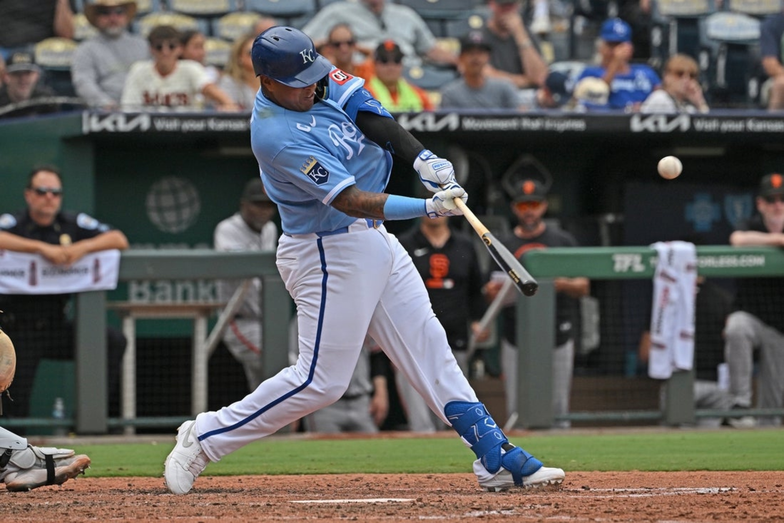 Royals' Salvador Perez hits 317th homer, ties George Brett's club mark