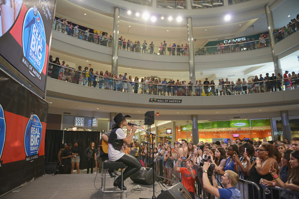 Why free retailtainment at America's biggest malls & stores rivals paid attractions on any weekend