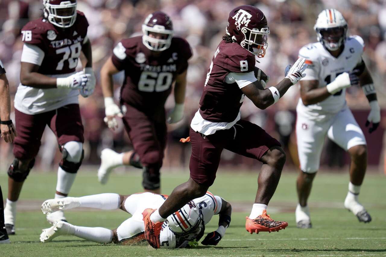 Former Texas A&M RB Le'Veon Moss reportedly arrested after son accidentally shoots himself