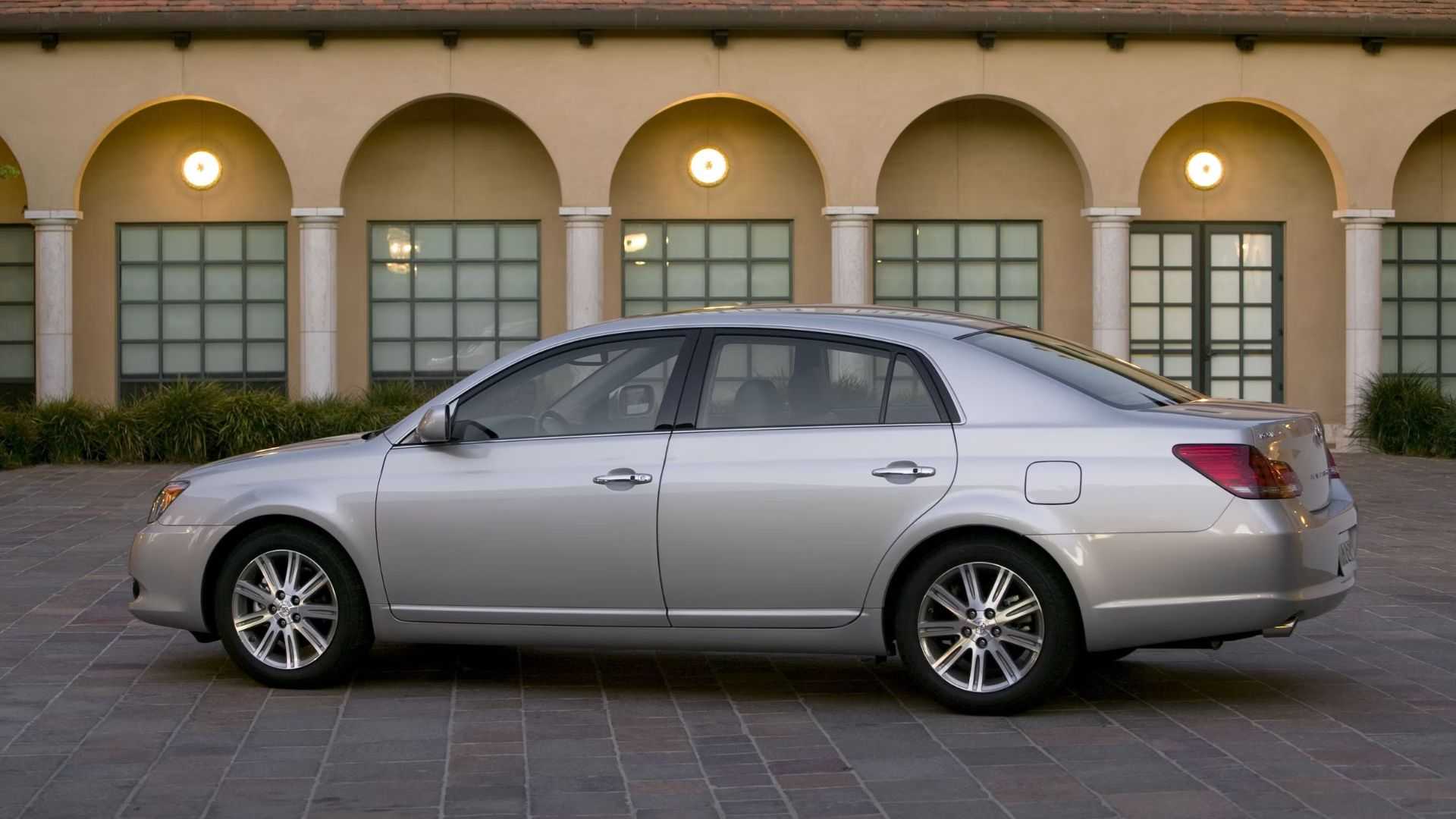 2008-2010 Toyota Avalon Sedan side shot parked