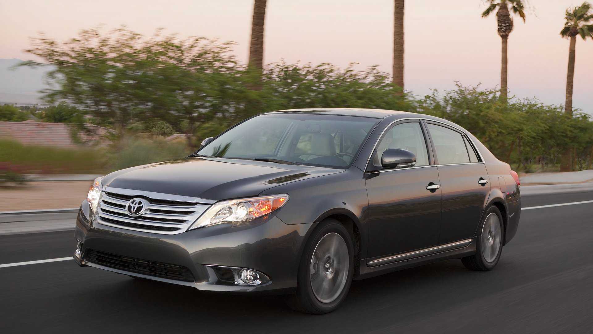 2011-2012 Toyota Avalon front 3/4 shot driving
