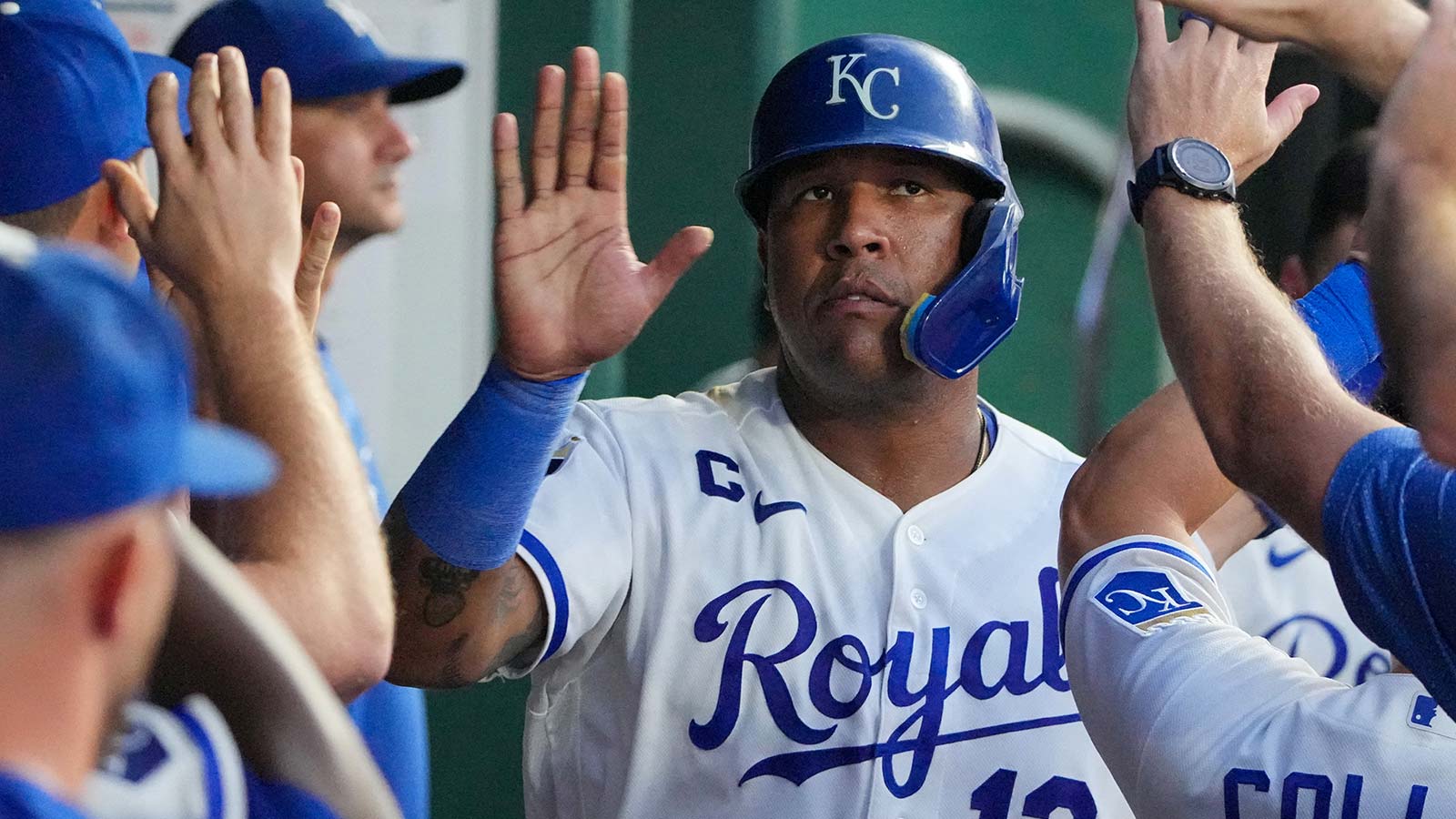 Salvador Perez ties Royals history with moon shot vs. Giants