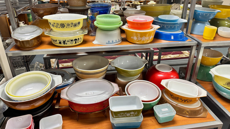 The old-school '50s Pyrex print worth looking for at thrift stores