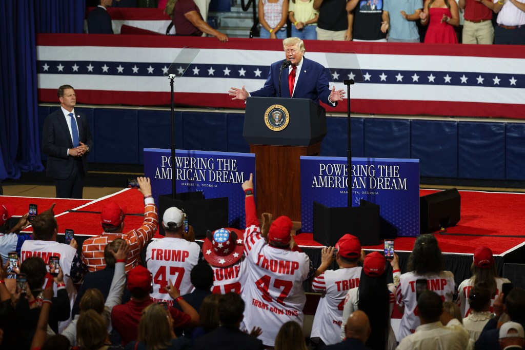 Trump rally attendee repeatedly mimics president's hand movements