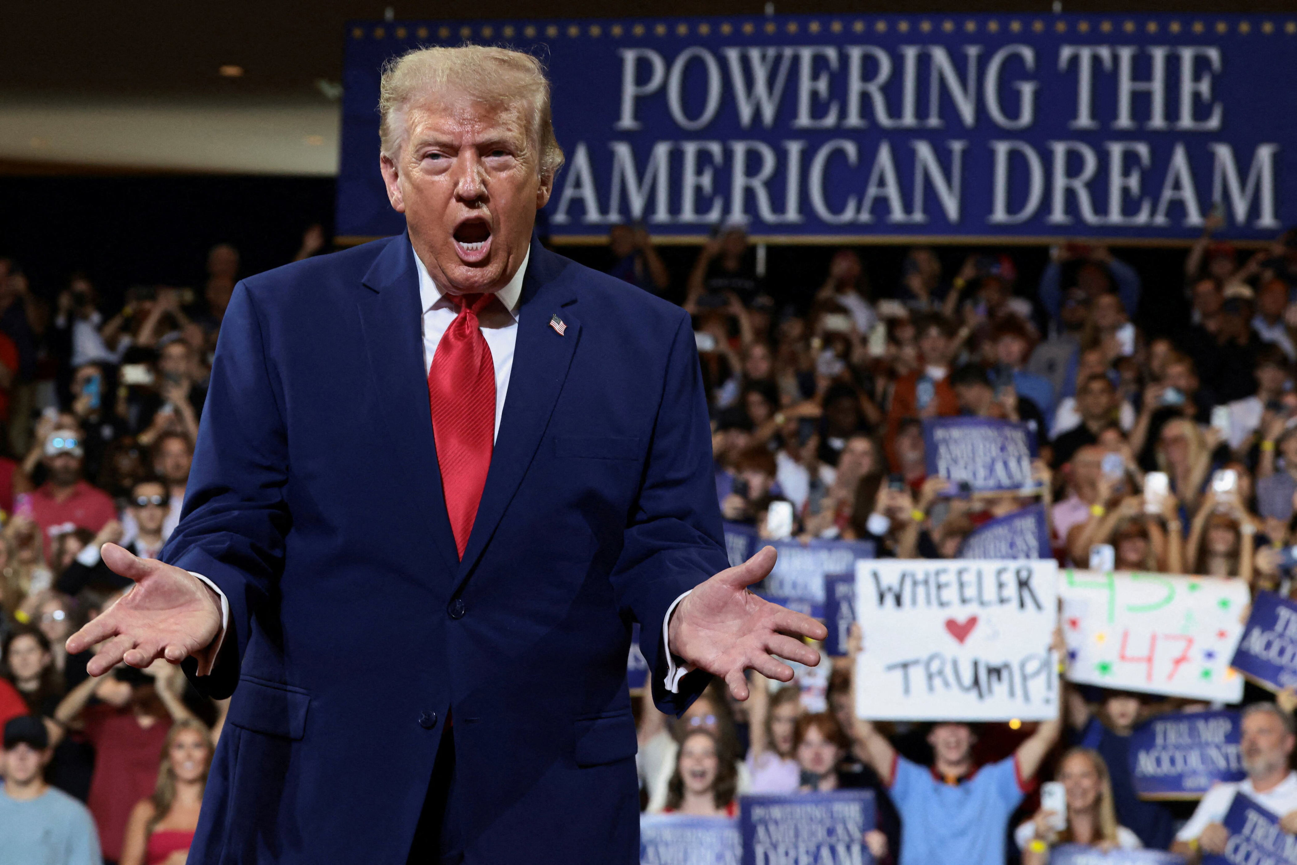 U.S. President Donald Trump has seen an exodus from the Senate in his second term. / Evelyn Hockstein / REUTERS