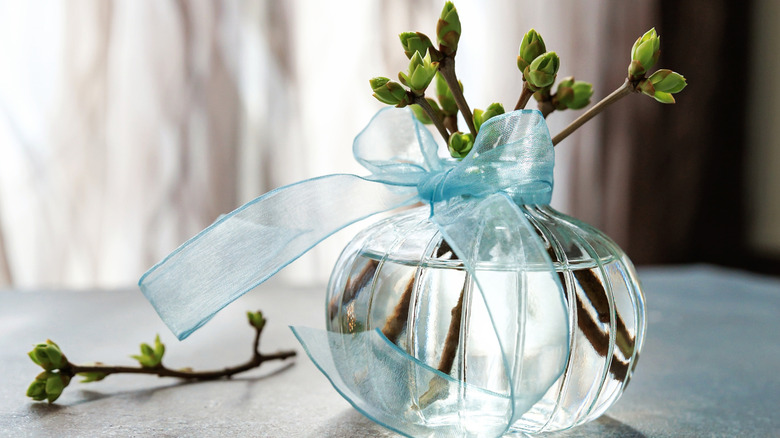 How To Incorporate The Wildflower Trend Into Your Next Tablescape Or Floral Display