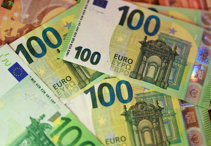 Euro heads for one-week high ahead of ECB policy decision