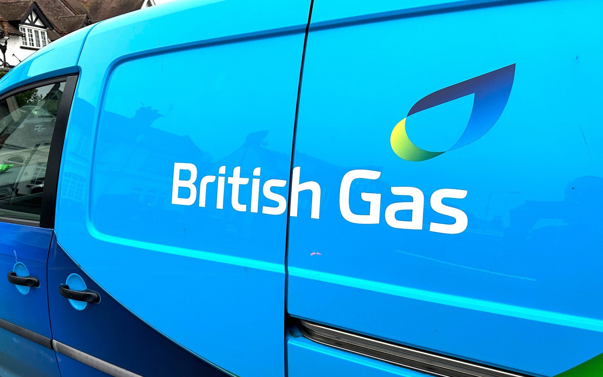 British Gas customers reckon with AI chatbots as call centre job cuts loom