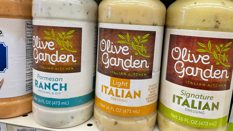Olive Garden Salads Taste So Good Because Of A Special Serving Trick