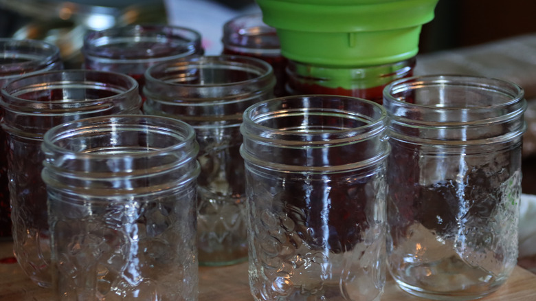 Don't throw away empty plastic applesauce cups. Use them to make mason jar snack packs instead