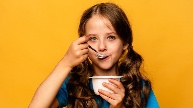Don't Throw Away Empty Plastic Applesauce Cups. Use Them To Make Mason Jar Snack Packs, Instead