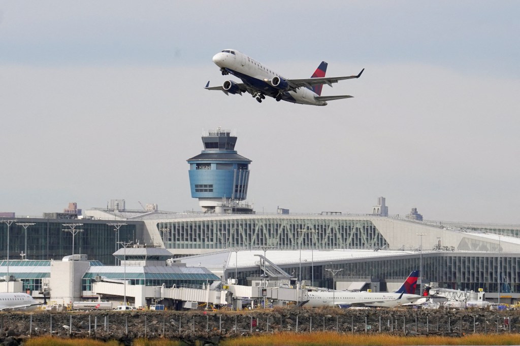 Delta pilot spooked with false warning of rocket launcher attack while landing at LaGuardia Airport