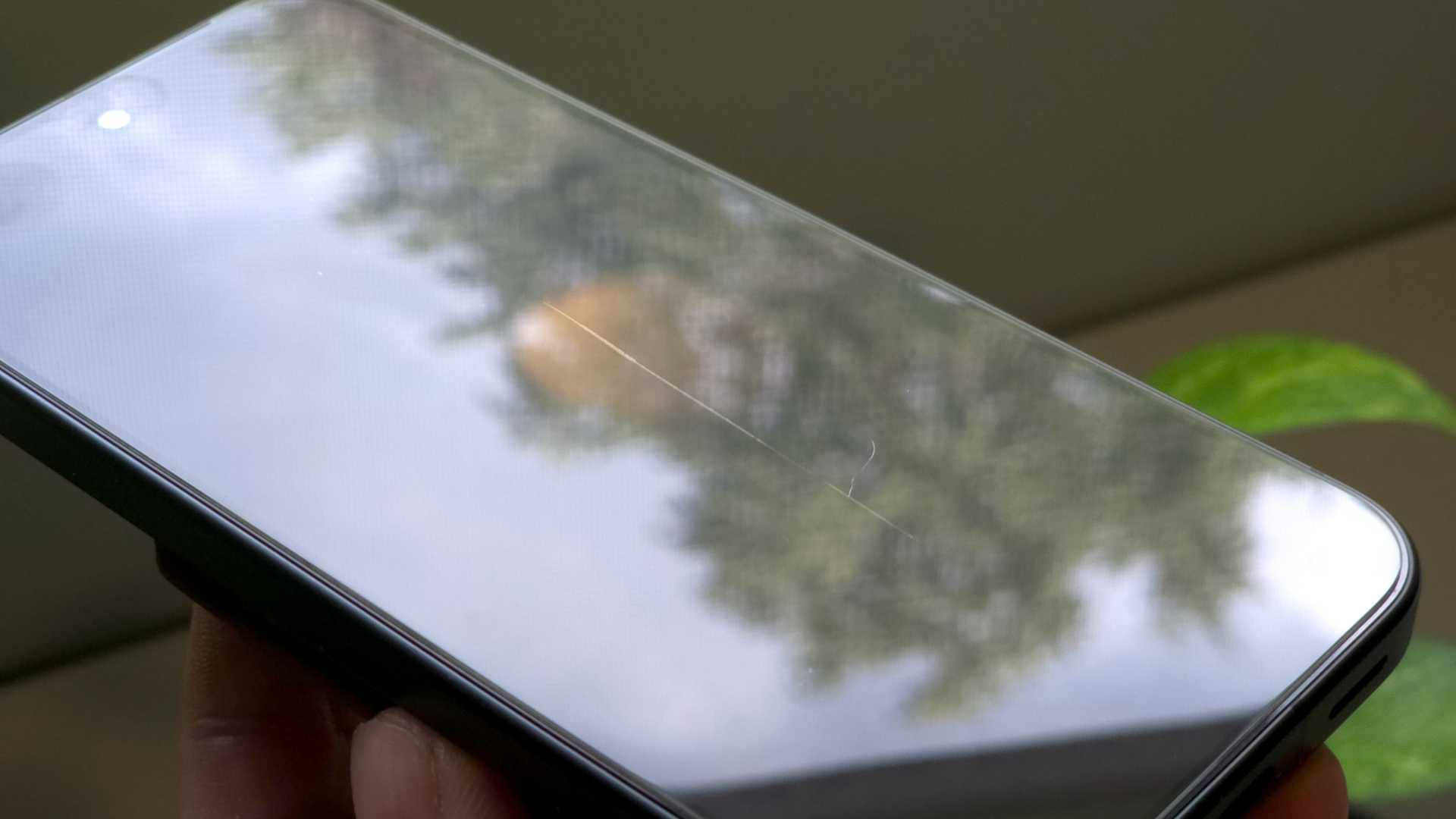 Pixel 10 screen scratch 1-1