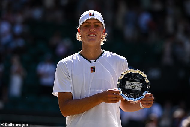 Cruz Hewitt (pictured) has been awarded a qualifying wildcard at the Washington Open