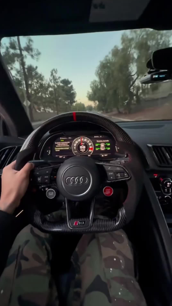 Exploring the design and features of a racing-inspired steering wheel