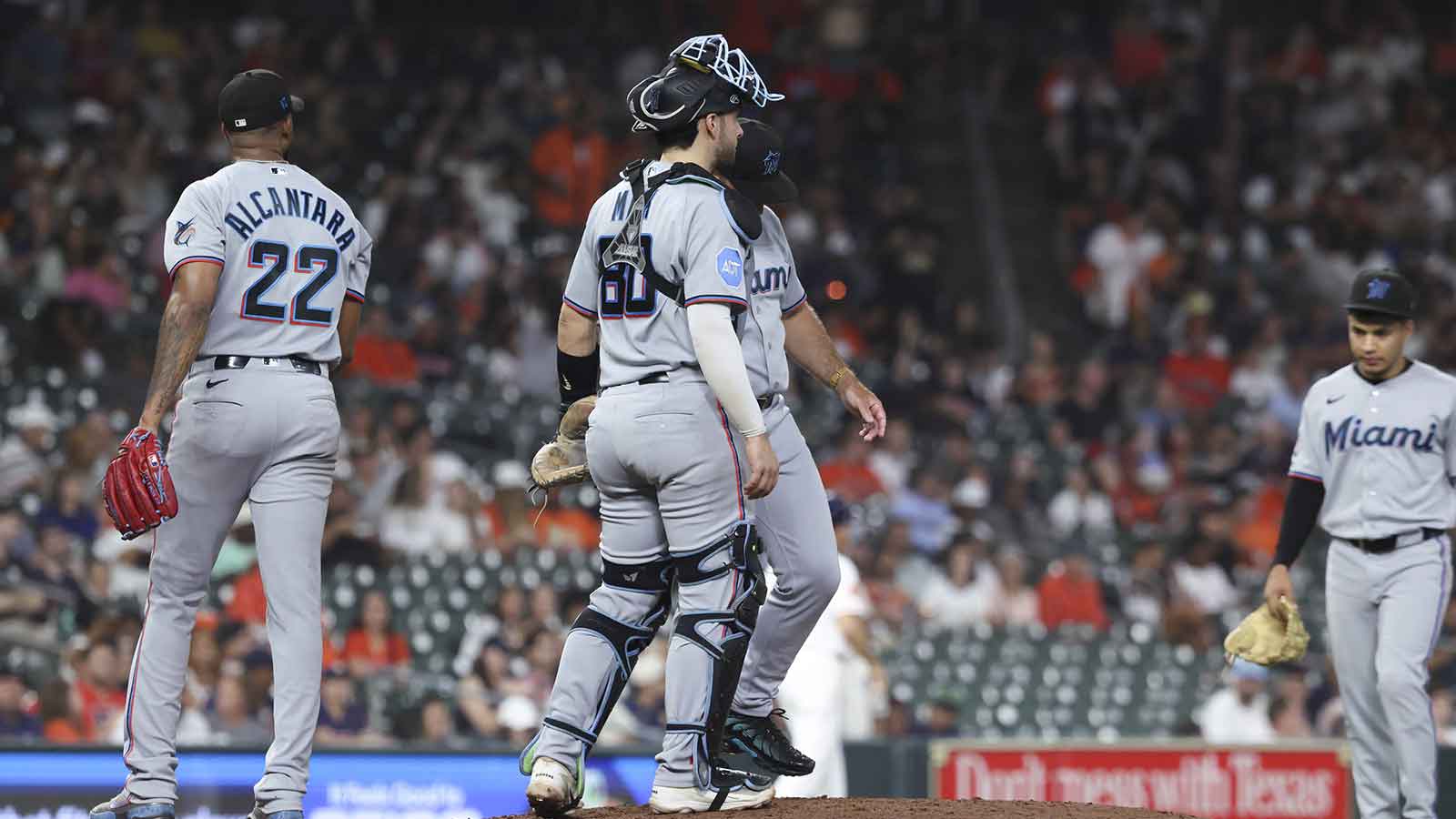 Astros extend Marlins’ losing streak to 9 games